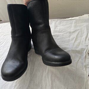 Ugg Renetta shearling lined black bootie Size 5